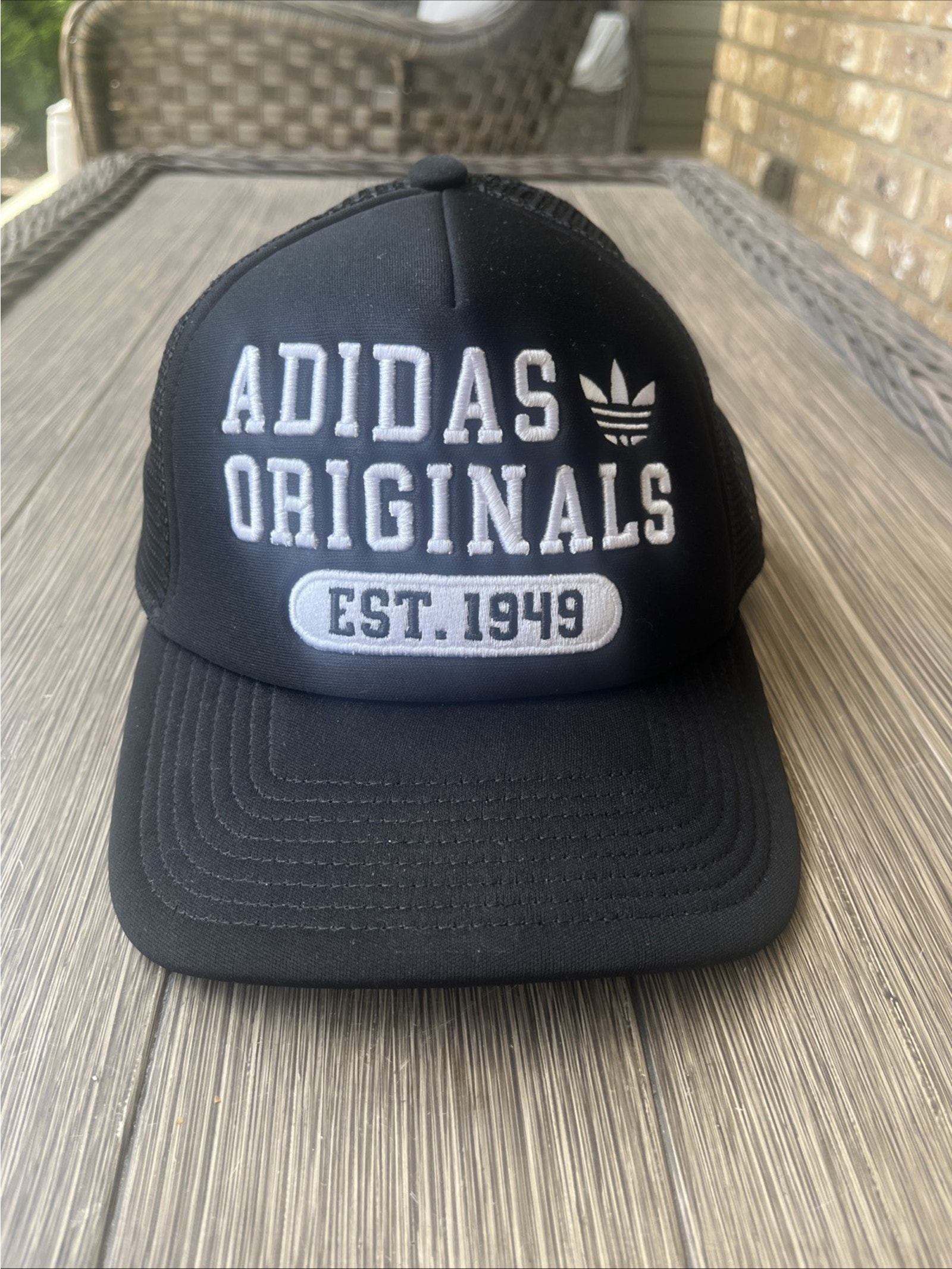 Mens Adidas Originals Snapback Cap Hat. Nice!!